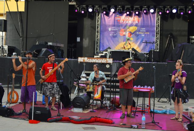 El festival 'Las Torres en Familia' celebra su tercera edición con música, circo, humor y danza aérea