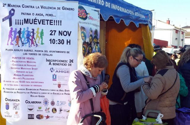 Las Torres de Cotillas celebra el día contra la violencia de género en el mercado semanal