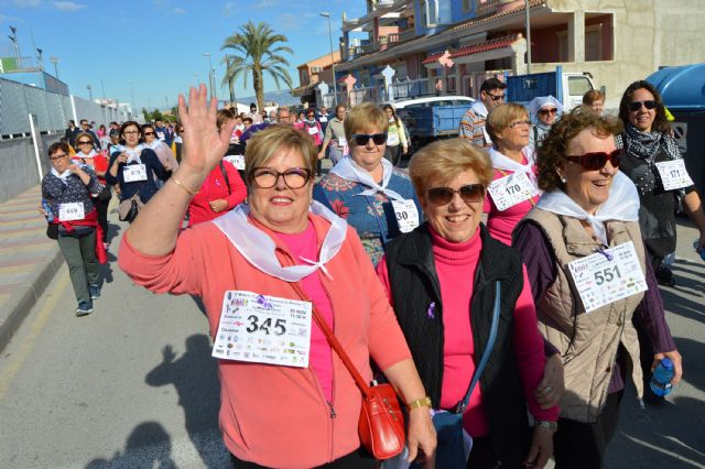 La marcha contra la violencia de género en Las Torres de Cotillas reúne a más de 500 personas y recauda cerca de 1.300 euros