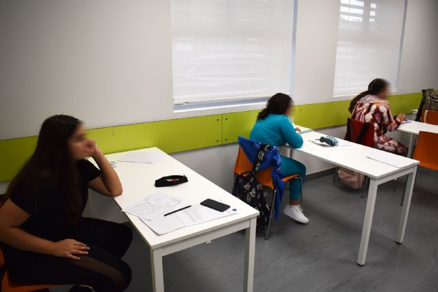 El centro social de Los Vicentes acoge las clases de refuerzo socio-educativo del programa de inclusión de la población gitana