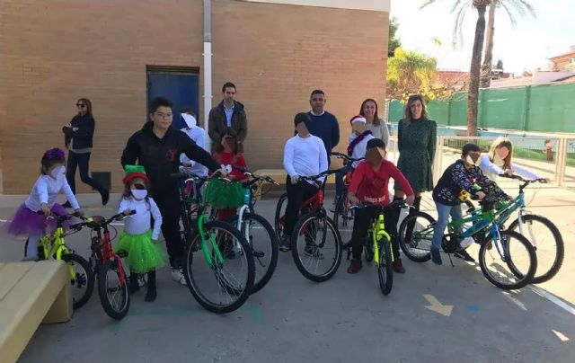Entregadas las 98 bicicletas para los ganadores del concurso escolar de la EDUSI por una movilidad más sostenible