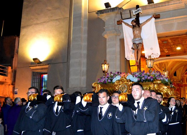 La procesión del Santo Entierro de Cristo reúne a las ocho cofradías torreñas